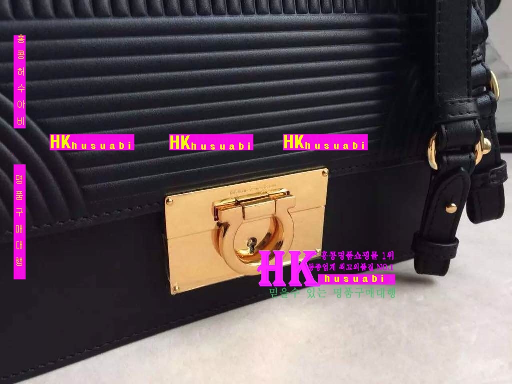 �ڹ̷��ޡ� NEW ��󰡸� ������ ũ�ν��� PE170504-29