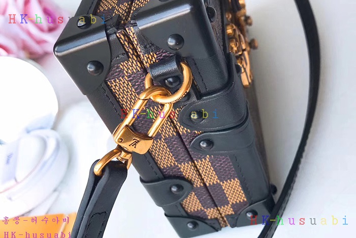 �ڹ̷��ޡ� ���̺��� �ڶ�� ��  M54650-3