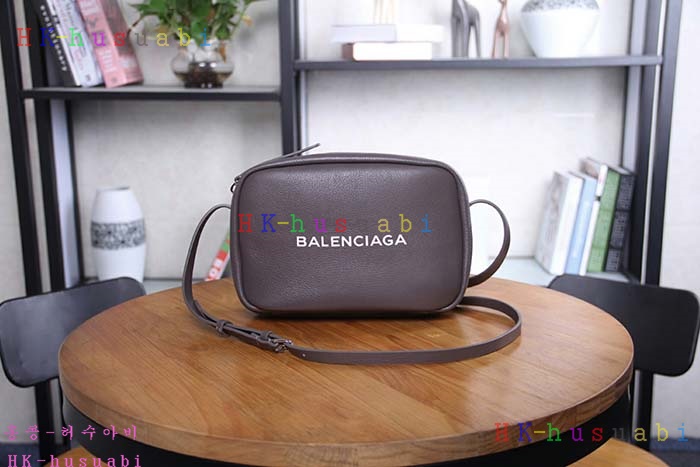 NEW 2018SS �߷��þư� ���긮���� ũ�ν��� BL86622