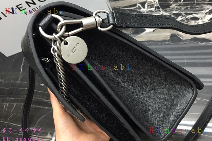 �ڹ̷��ޡ� ����� GV3 ũ�ν��� GV 50101-2