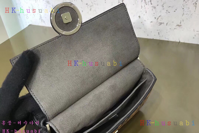 �ڹ̷��ޡ� ��� ĭ ���� ũ�ν��� FD 8878