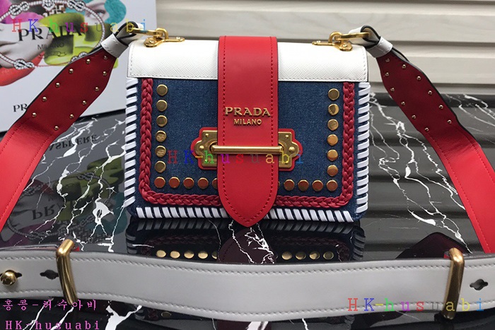 �ڹ̷��ޡ� ����� ī�̿��� P 1BD045