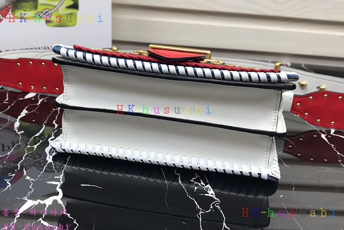 �ڹ̷��ޡ� ����� ī�̿��� P 1BD045