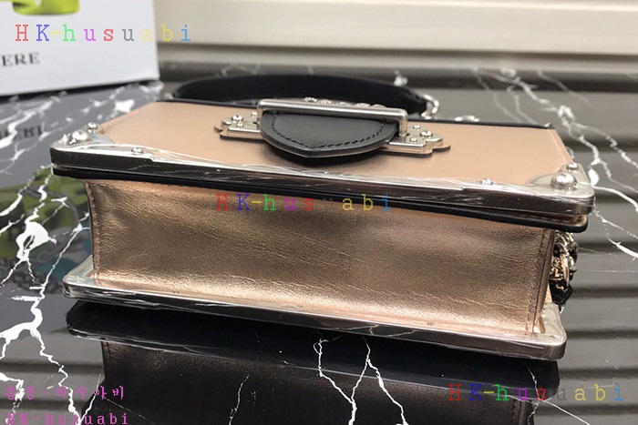 �ڹ̷��ޡ� ����� ī�̿� ����� P 1BH018