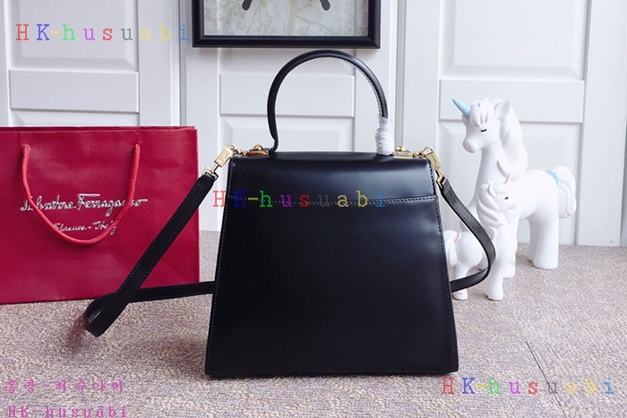 �ڹ̷��ޡ�  ��󰡸� �̸��� F 2121550-5