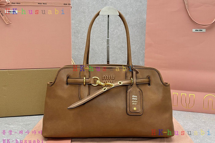 �ڹ̷��ޡڹ̿�̿� ���� ���� �ƹ�ٸ� �� 5BG310-4